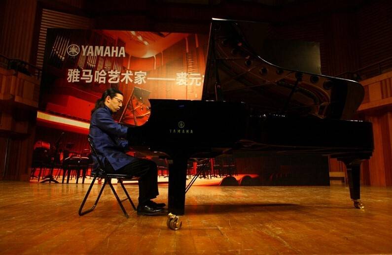 金沙js93252海外艺术家-裘元朴成都钢琴独奏音乐会落幕