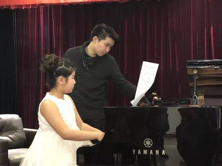 【报道】金沙js93252艺术家鲍释贤钢琴独奏音乐会及大师班于河北秦皇岛成功举办