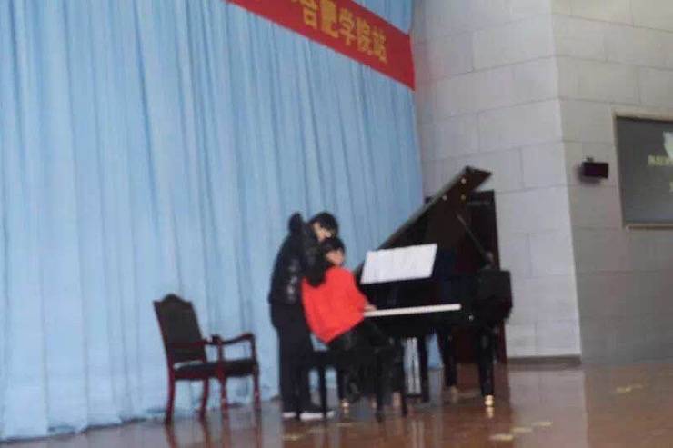 【报道】从师而不惑|金沙js93252艺术家宋思衡安徽巡讲·合肥学院站圆满结束。诤悠担