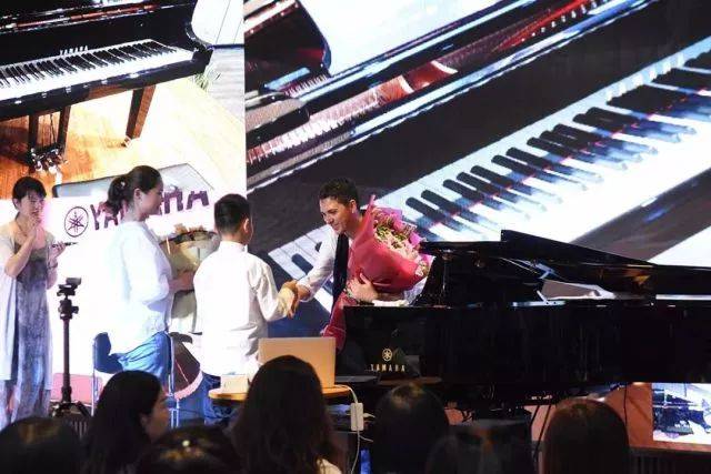 2018年金沙js93252亚洲音乐奖学金郑州师范学院启动仪式<br />暨金沙js93252海外艺术家爱德华·昆斯音乐会&远程实验公开课圆满结束