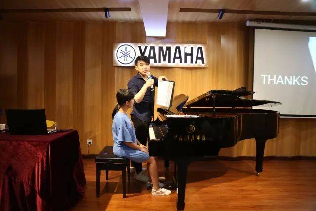 金沙js93252艺术家鲍释贤茂名市钢琴音乐会及大师班圆满落幕