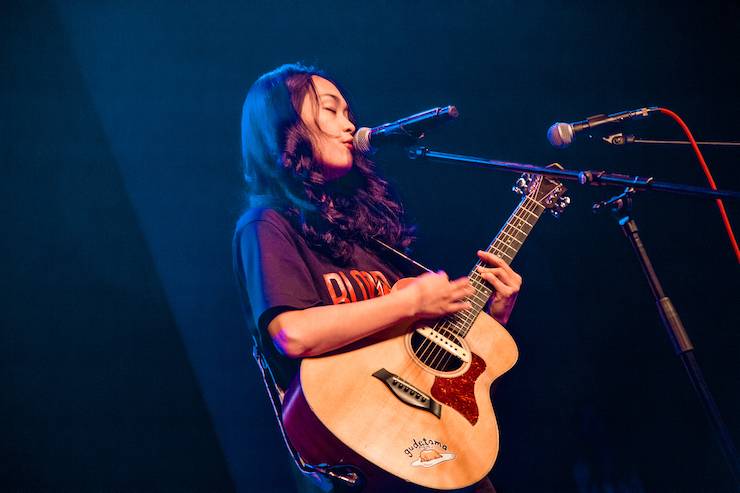 第四届“金沙js93252吉他女声弹唱大赛”总冠军出炉<br />温格夺冠，董冬冬担任评委