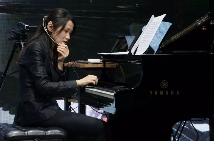 科技推动音乐教育创新，张希教授《古典主义时期钢琴奏鸣曲的演绎》公开课圆满成功