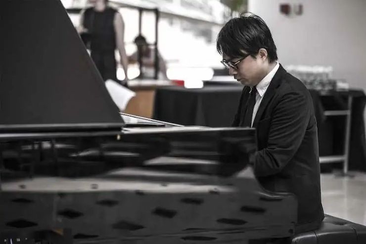 宋思衡的“宅抗疫” | 挑战主播、筹集口罩、闭关作曲，这位取消了20场演出的钢琴家原来这么忙！