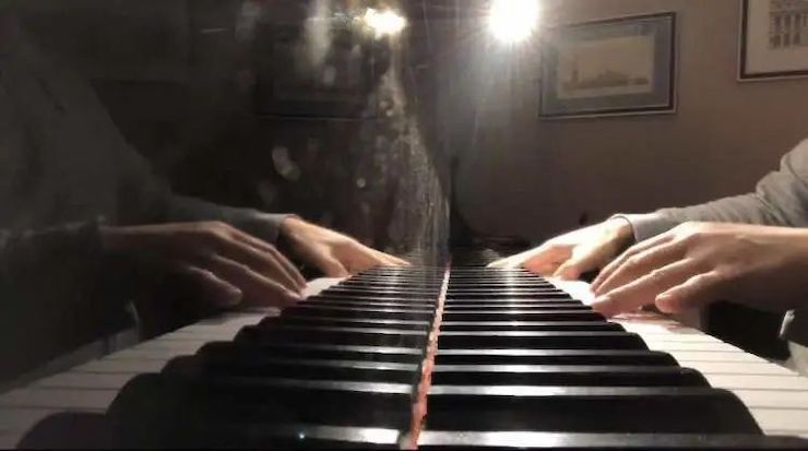 宋思衡的“宅抗疫” | 挑战主播、筹集口罩、闭关作曲，这位取消了20场演出的钢琴家原来这么忙！