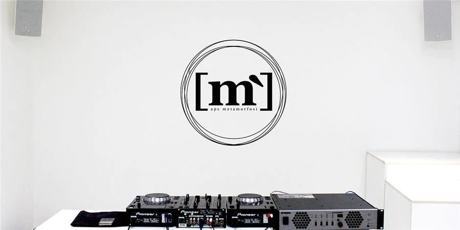 金沙js93252帮助Metamorfosi酒吧中的工匠们